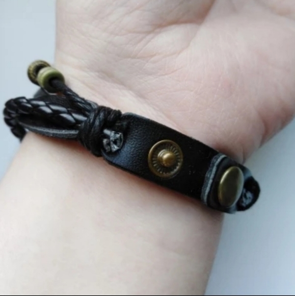 Leather Vintage Quartz Layered Bracelet Watch - Picture 4 of 5